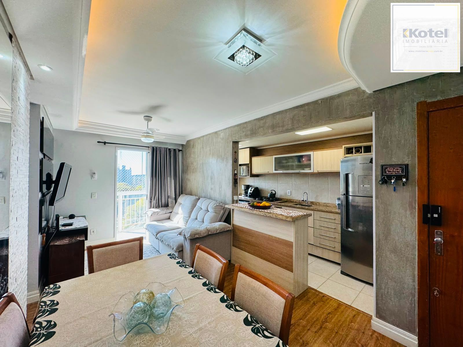 Apartamento Semimobiliado com 3 Dormitórios e Infraestrutura Completa