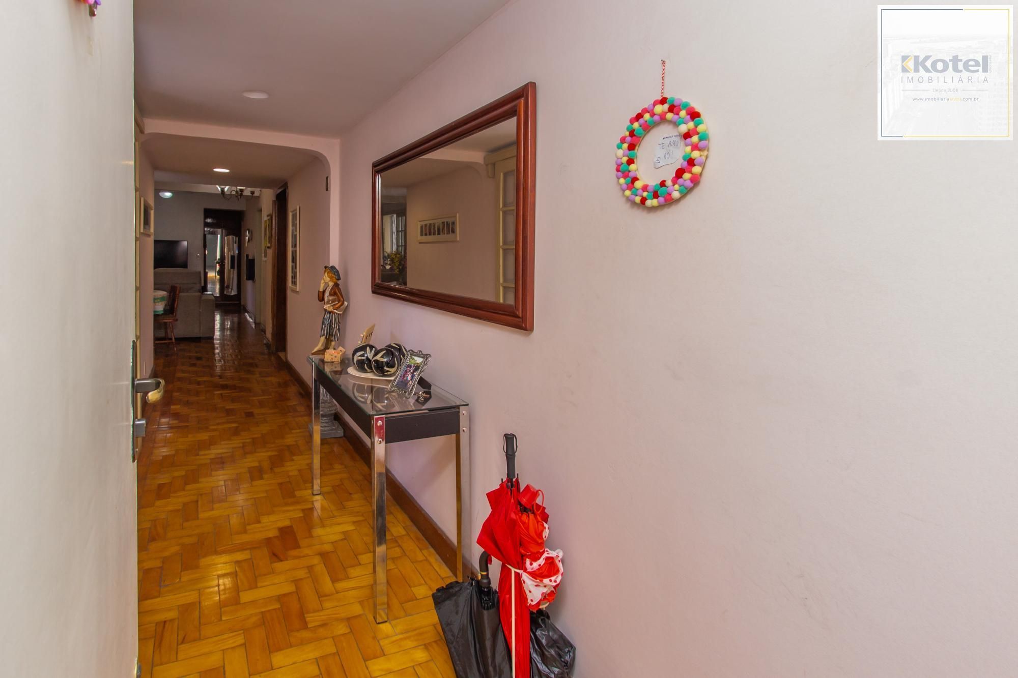 Apartamento com 2 Dormitórios e Ampla Área Externa na Região Central