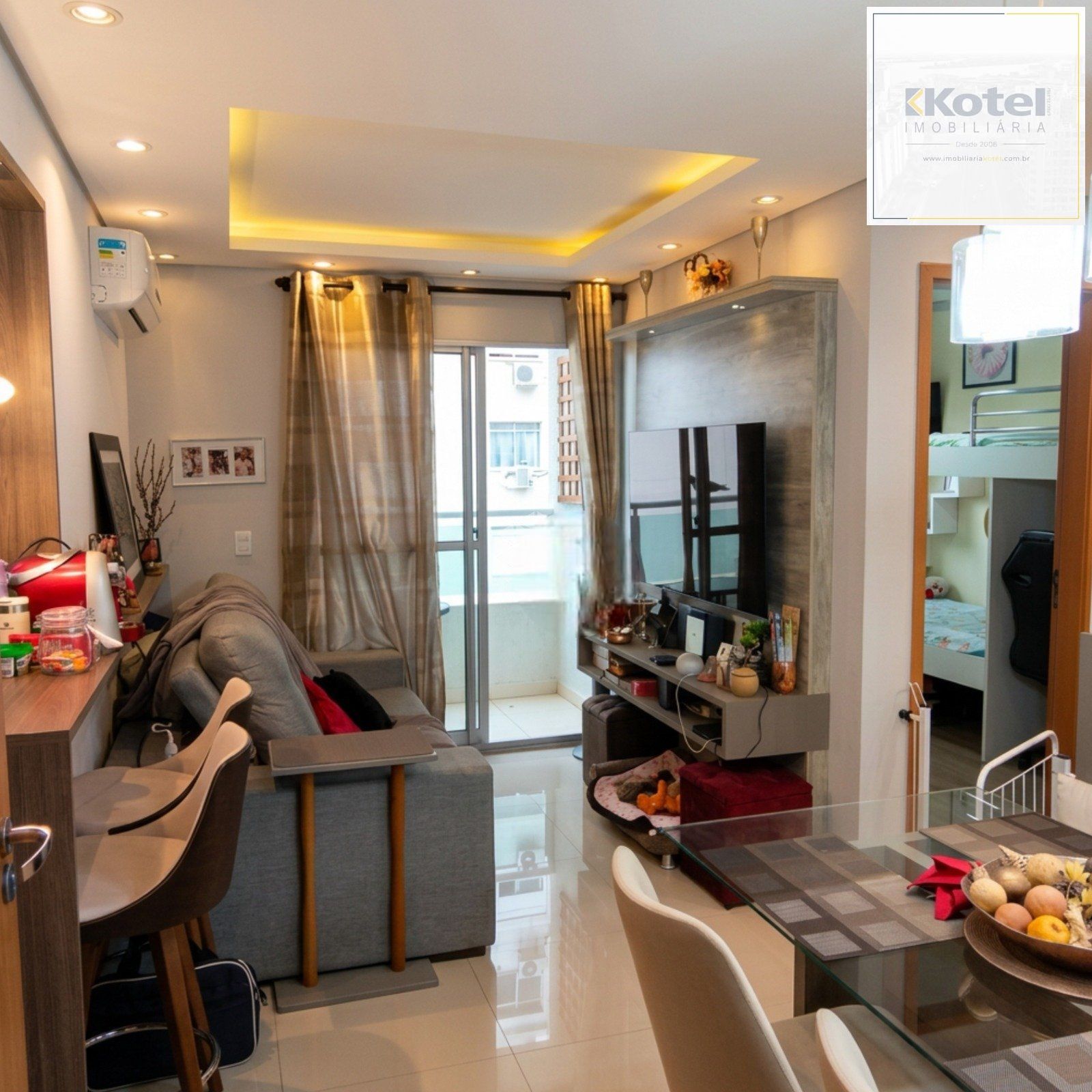 Apartamento Mobiliado com 2 Dormitórios, Suíte e Sacada com Churrasqueira