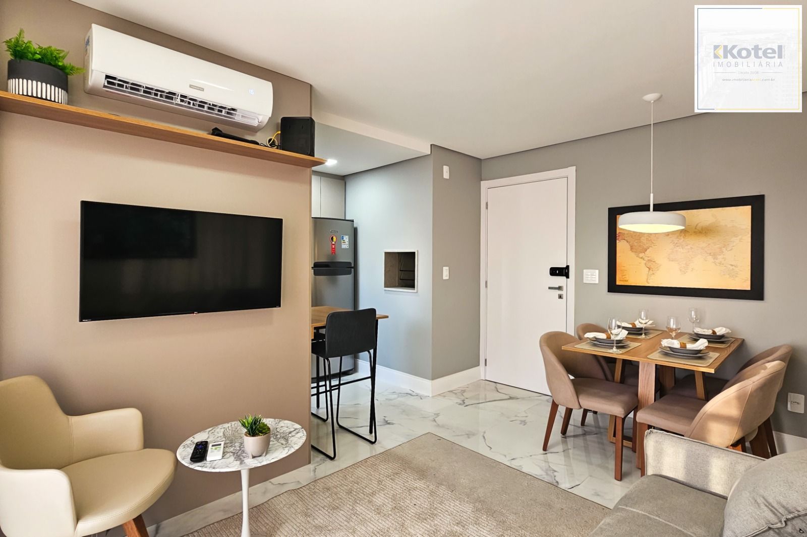 Apartamento completamente mobiliado e decorado, sacada, churrasqueira e vaga, com vista!