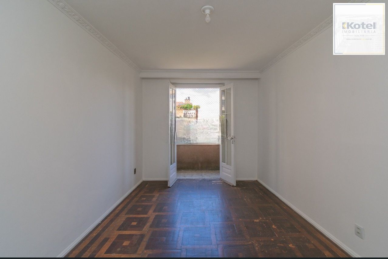 Apartamento Amplo de Esquina com 93m² no Bairro Petrópolis — foto 4