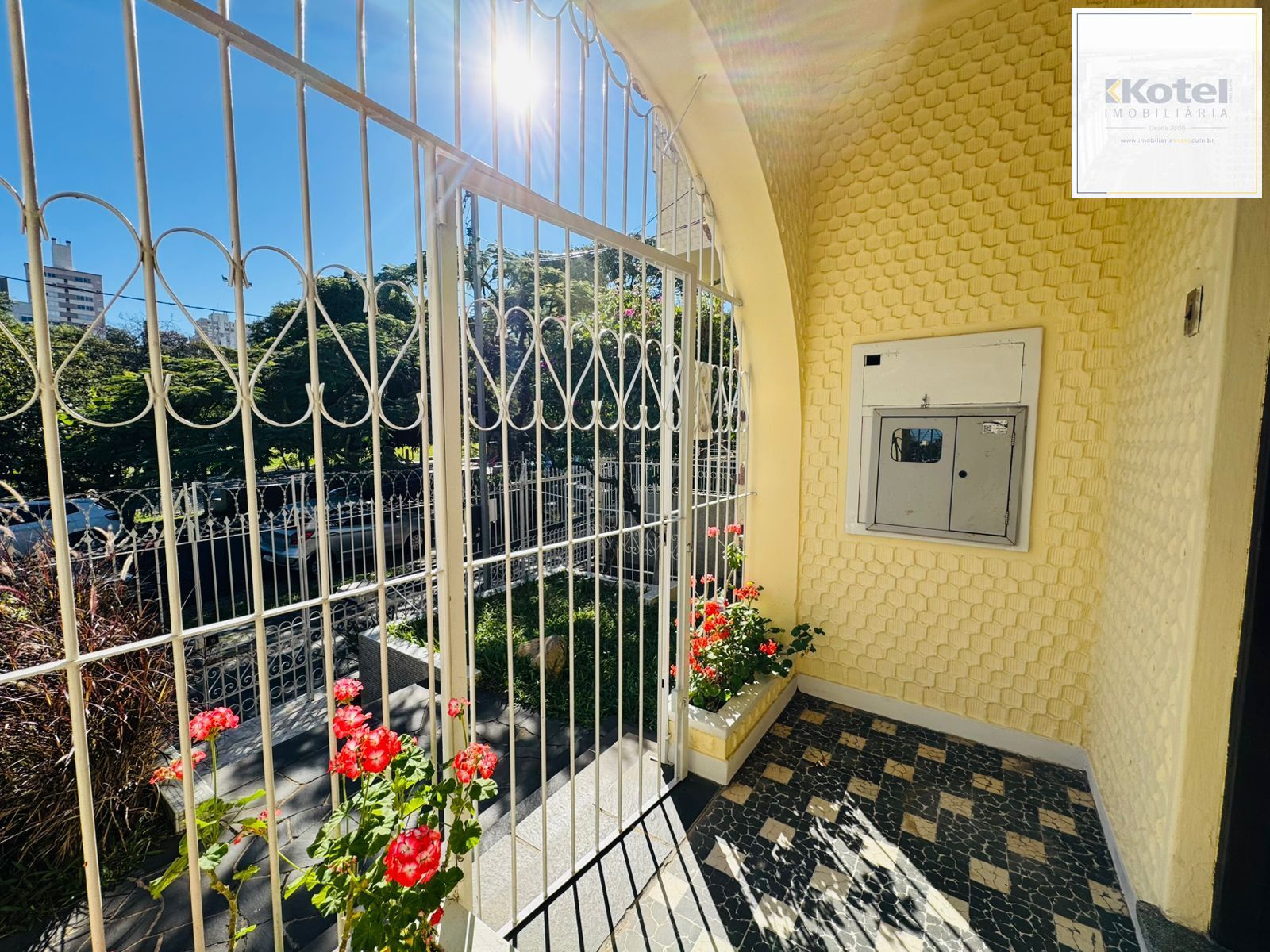 Casa Ampla com Pátio e Excelente Localização no Petrópolis — foto 2