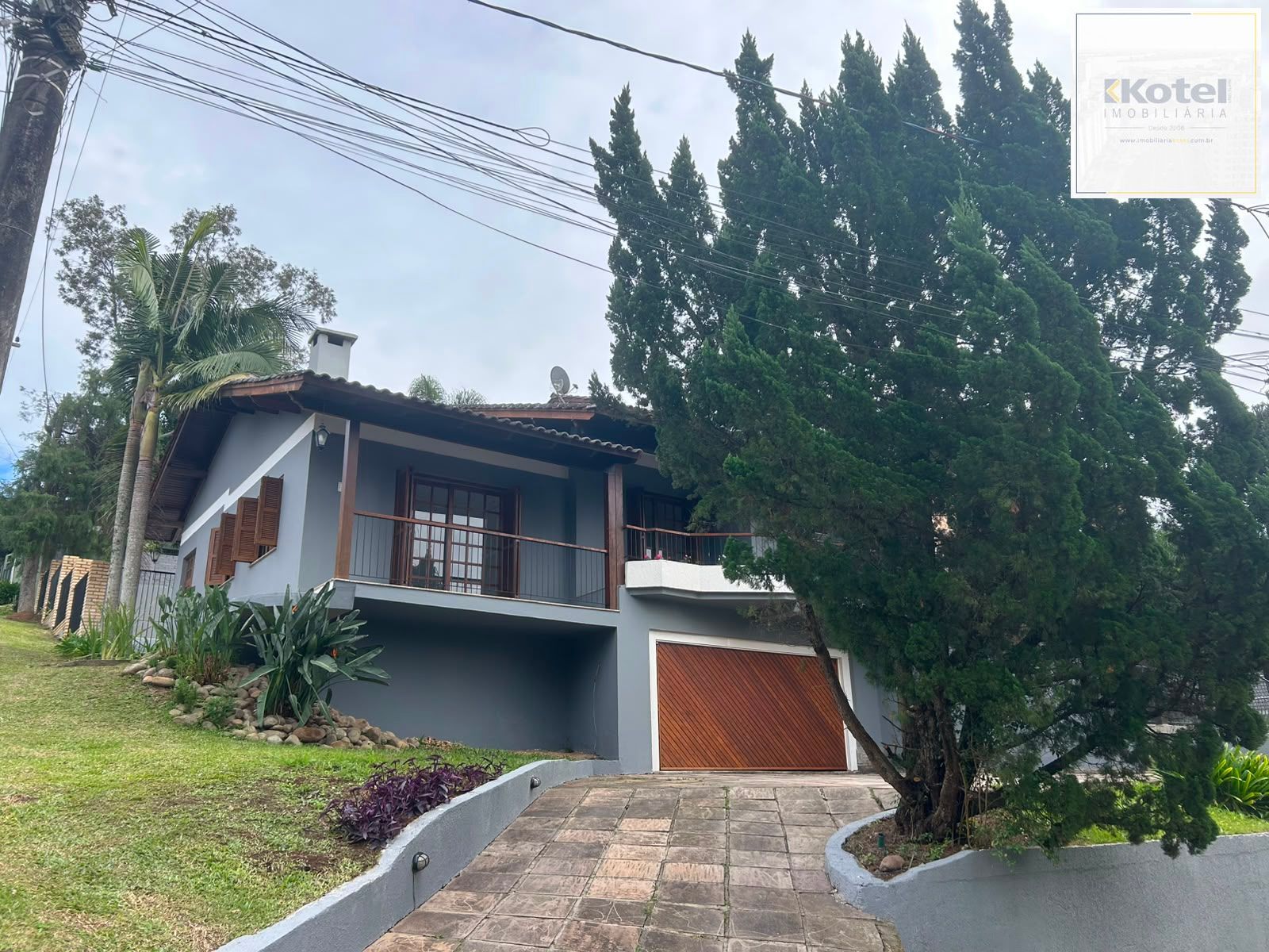 Casa com 3 Quartos, Suíte, Piscina e Lareira no Condomínio Cantegril Fase 4 em Viamão