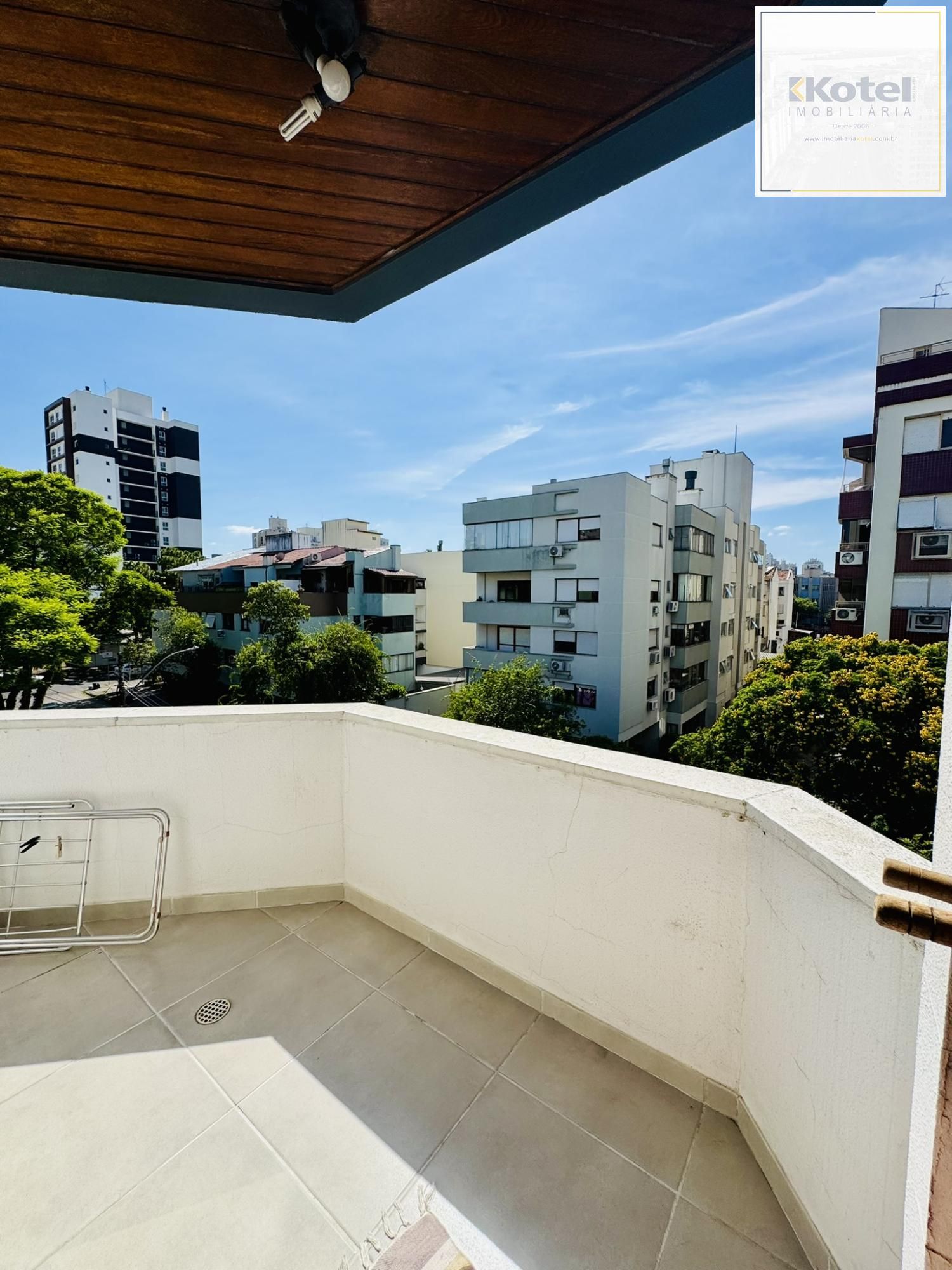 Apartamento 1 Dormitório Reformado com Sacada e Churrasqueira no Jardim Botânico