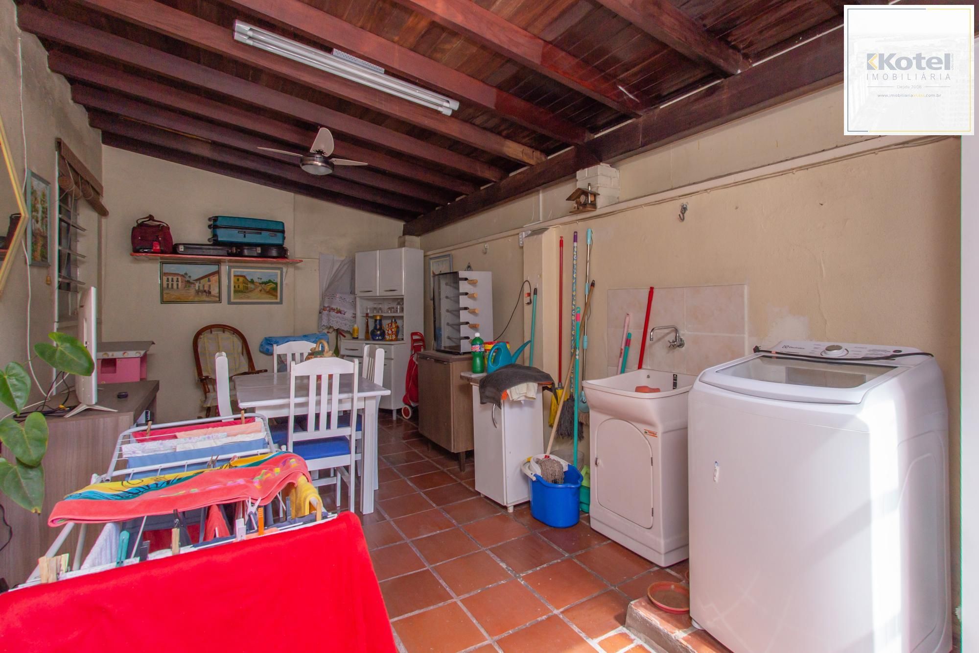 Apartamento com 2 Dormitórios e Ampla Área Externa na Região Central