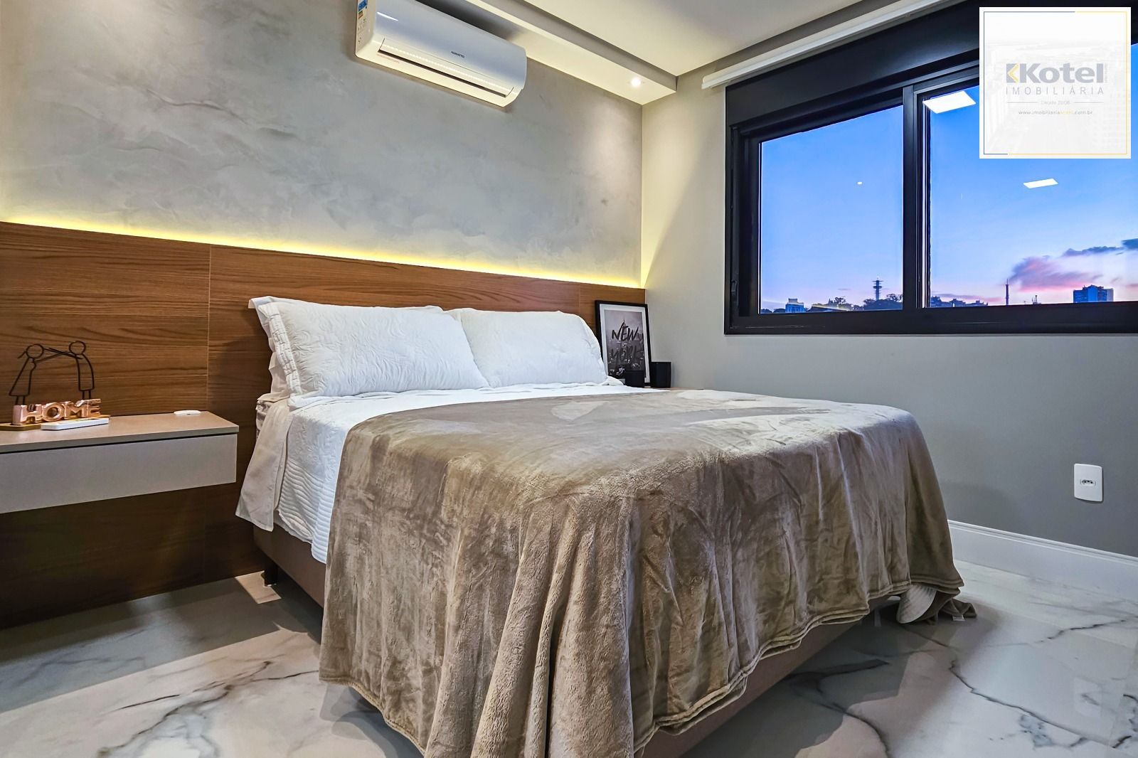 Apartamento completamente mobiliado e decorado, sacada, churrasqueira e vaga, com vista!