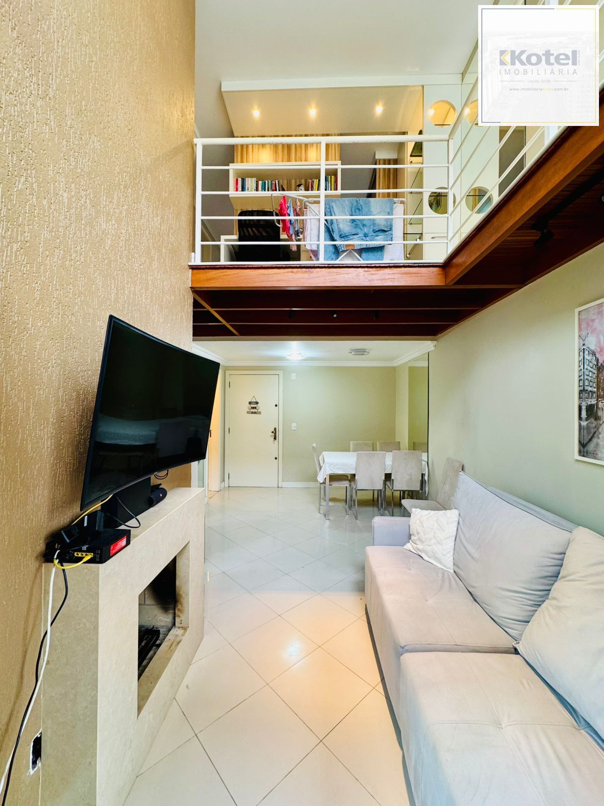 Duplex na Bela Vista, 2 dormitórios com espaço para home office, lareira e 2 vagas