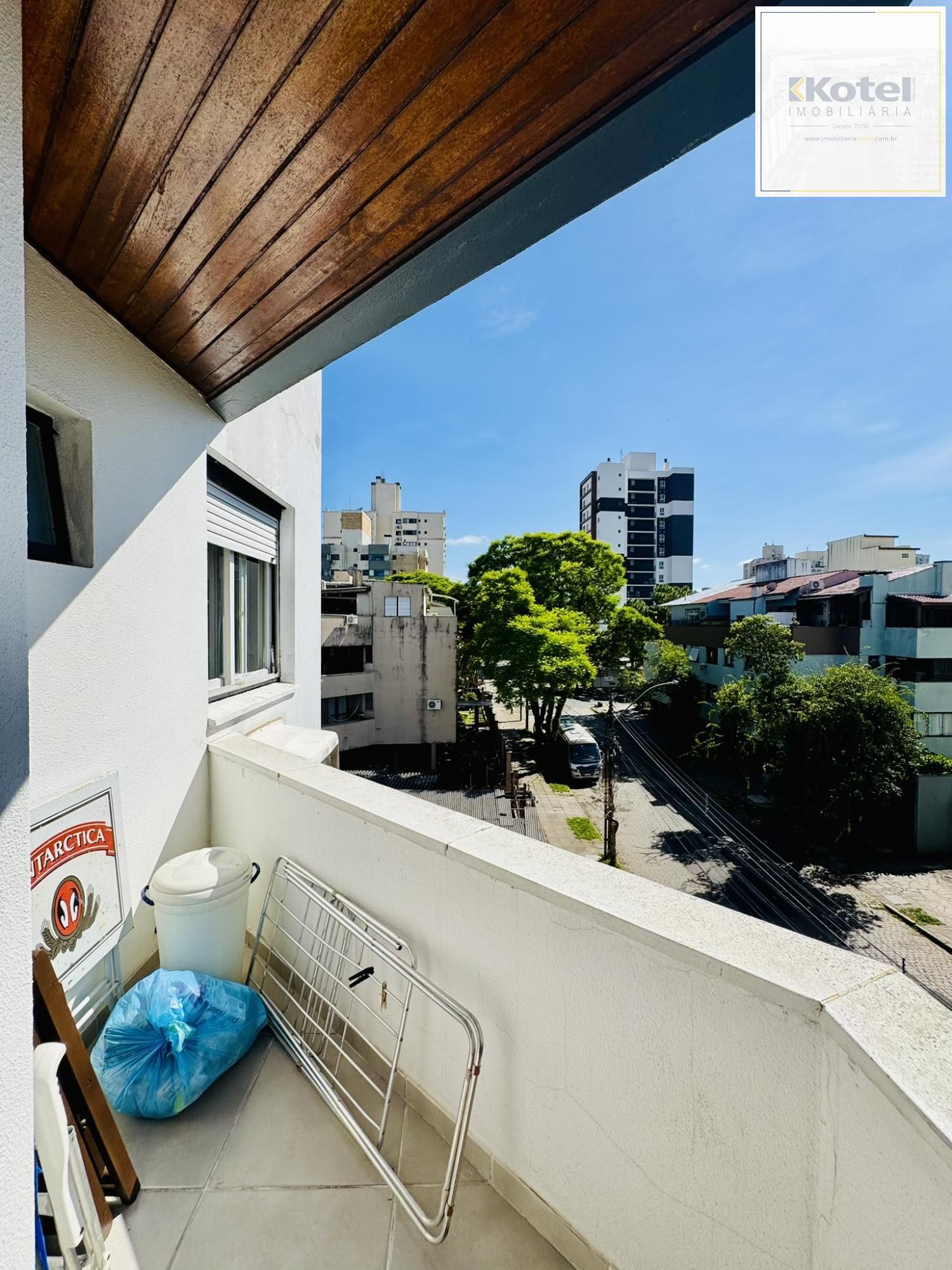 Apartamento 1 Dormitório Reformado com Sacada e Churrasqueira no Jardim Botânico