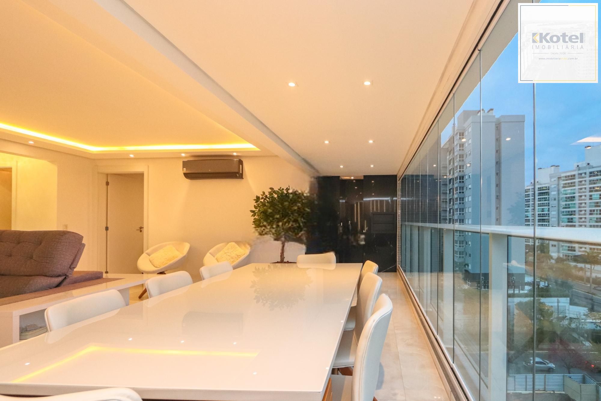 Apartamento semimobiliado e decorado no Central Parque | 127 m² | 3 suítes | 2 vagas
