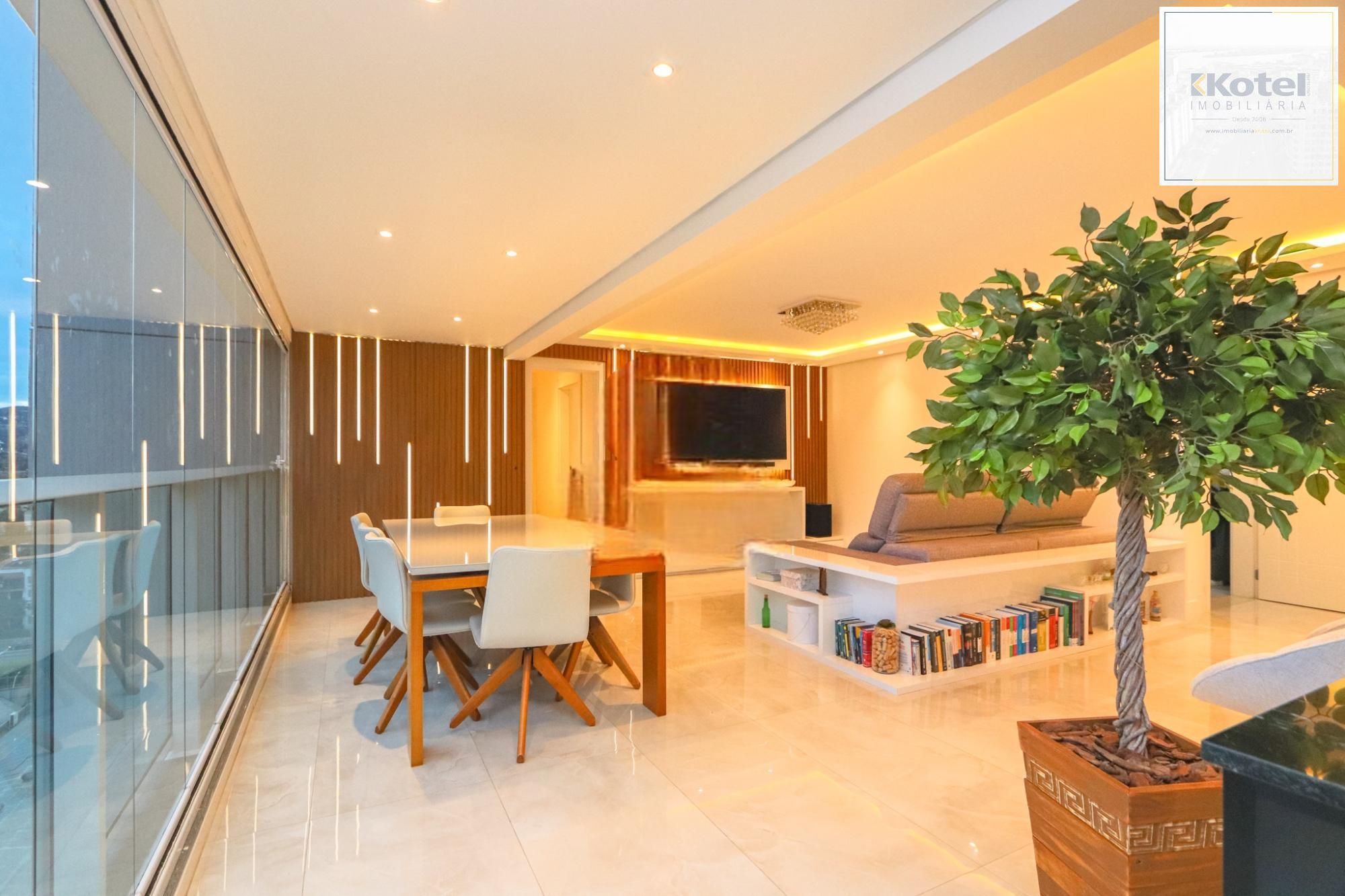 Apartamento semimobiliado e decorado no Central Parque | 127 m² | 3 suítes | 2 vagas