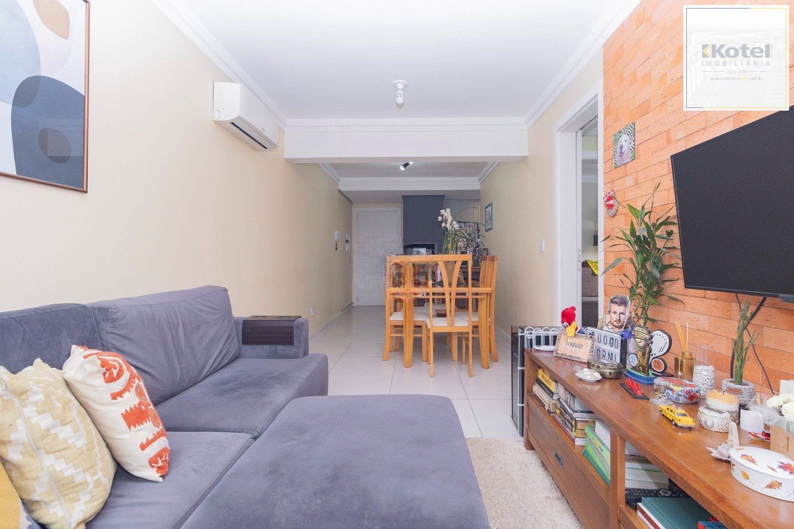 Apartamento Reformado com 2 Dormitórios, 2 Vagas e Churrasqueira no Mont Serrat
