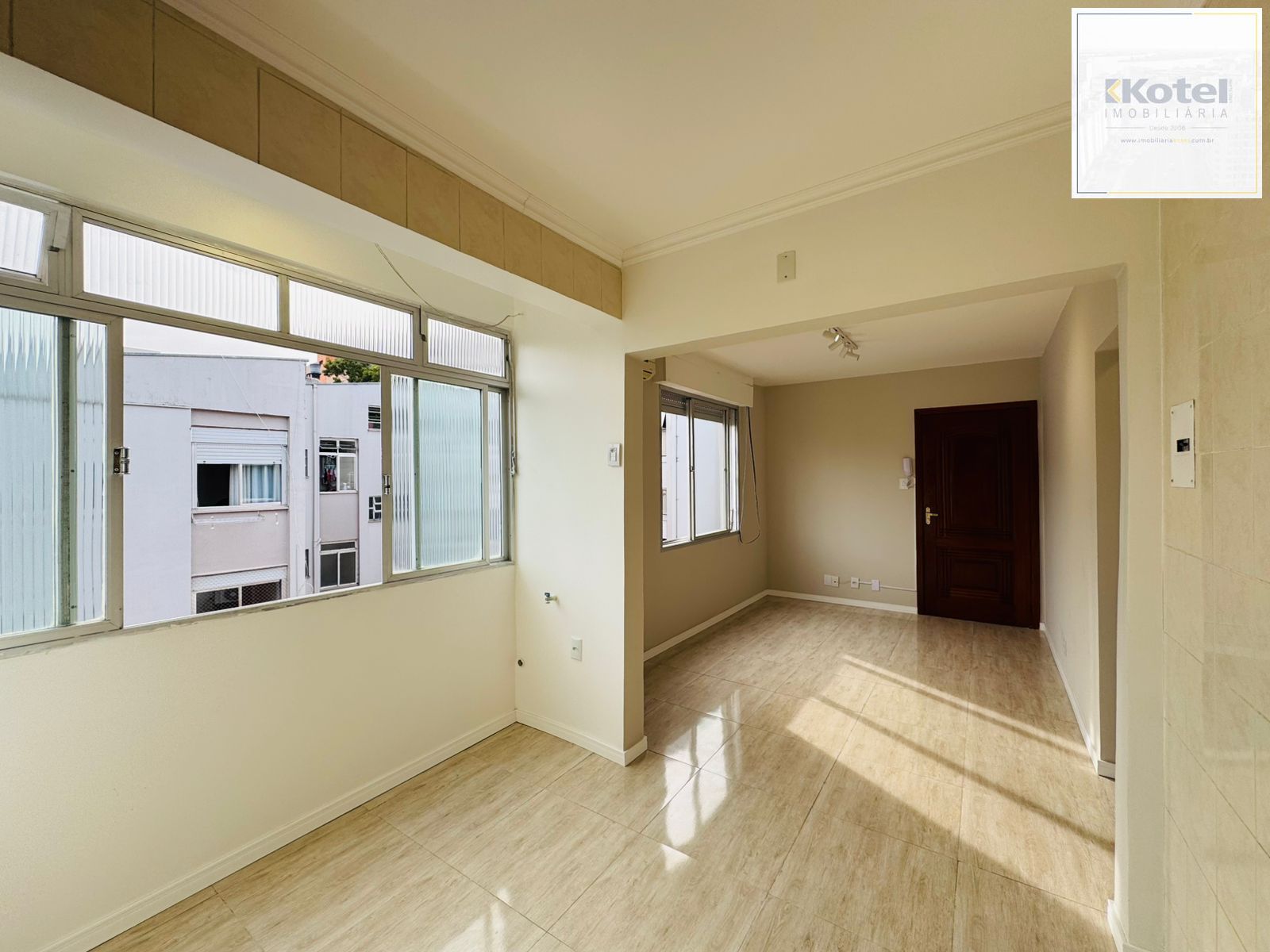 Apartamento com 2 quartos, 47m², reformado, bairro Petrópolis — foto 2