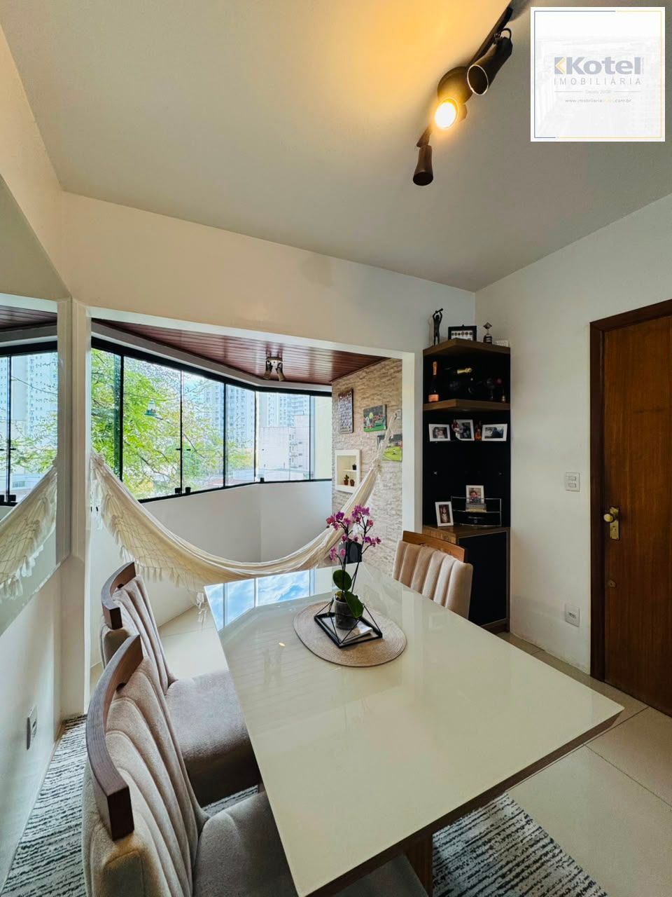 Apartamento de 2 Dormitórios no Jardim Botânico com Vista Panorâmica — foto 2