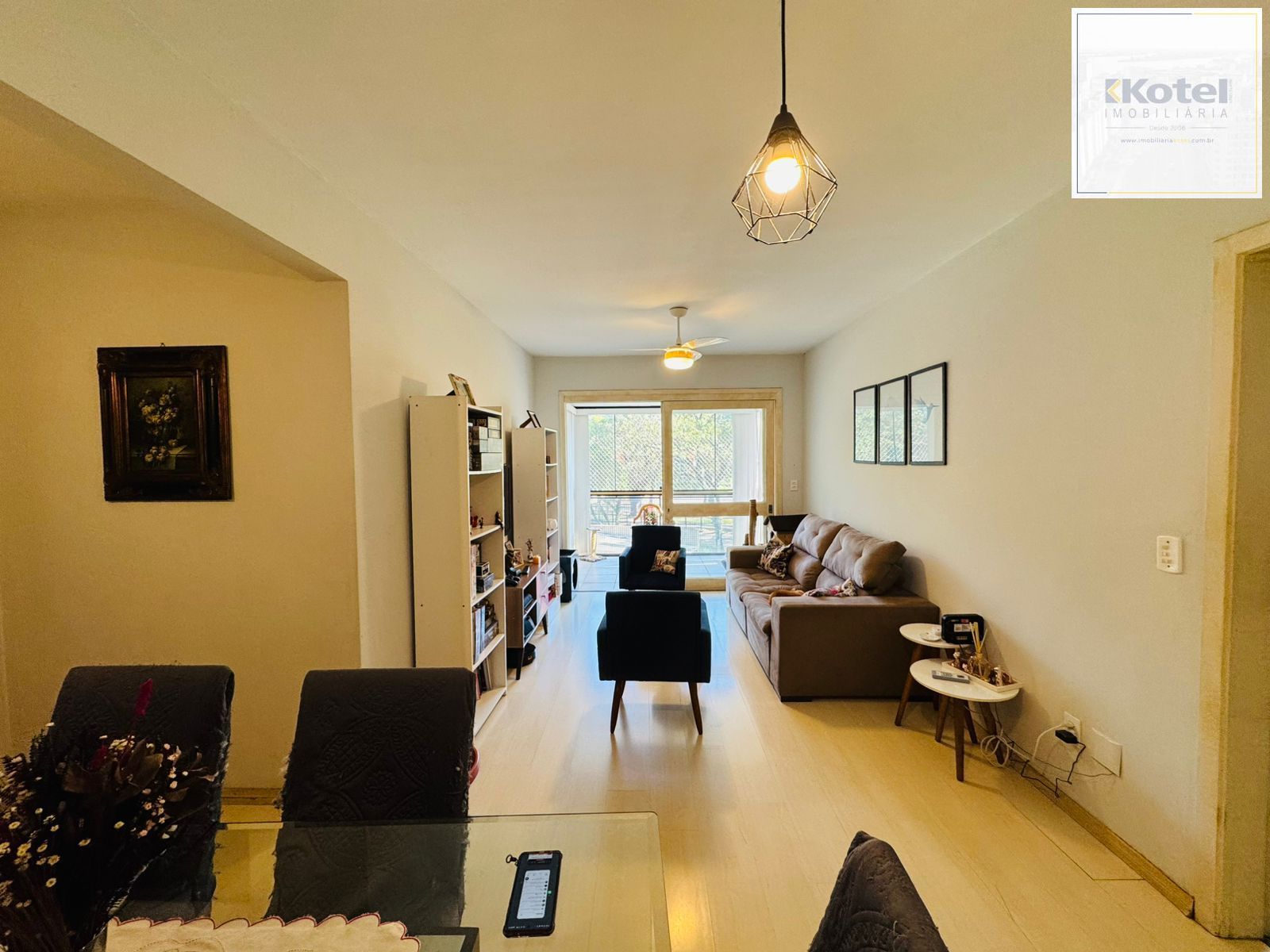 Apartamento Semimobiliado com  94,67 m² Privativos, 3 Dormitórios, — foto 2