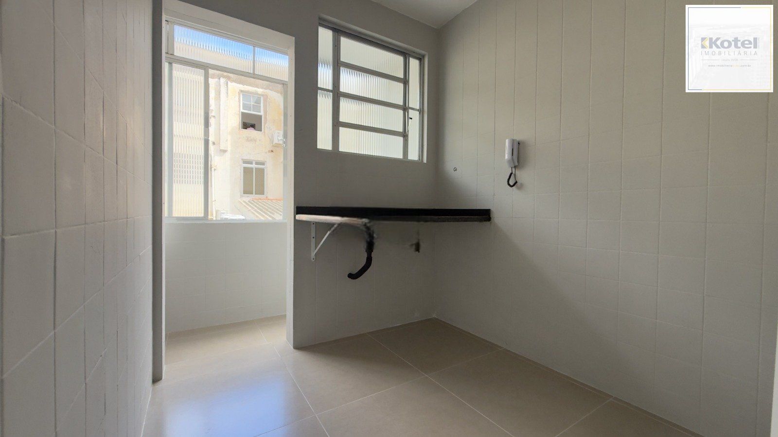 Apartamento Reformado de 1 Dormitório na Cidade Baixa com 47m² e Baixo Custo Condominial