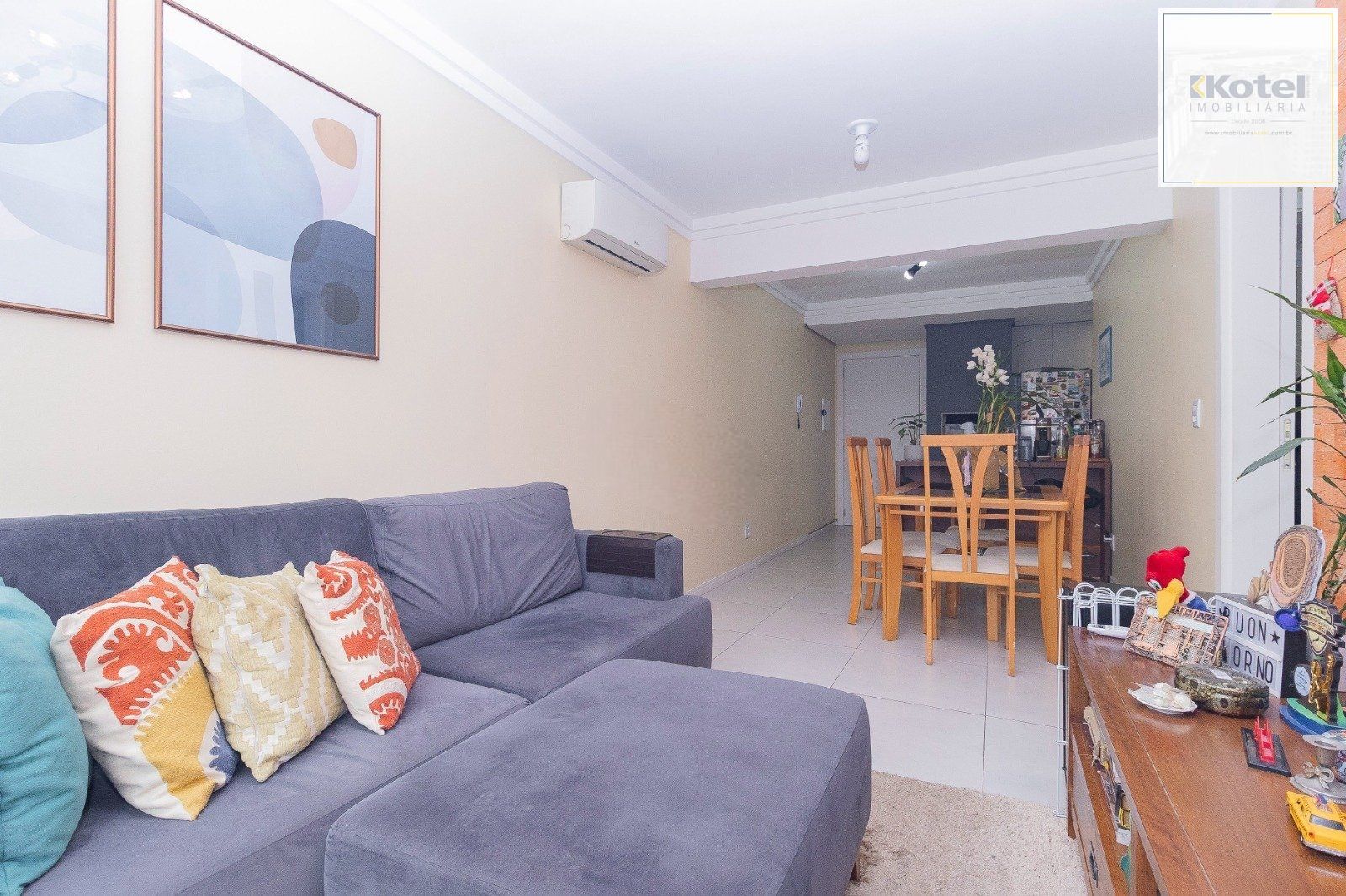 Apartamento Reformado com 2 Dormitórios, 2 Vagas e Churrasqueira no Mont Serrat