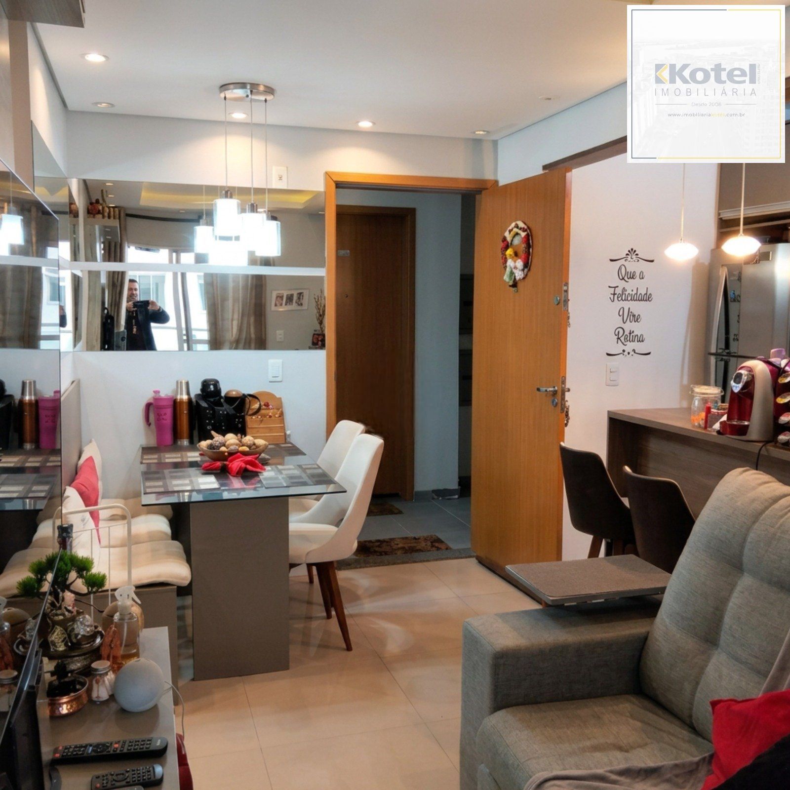 Apartamento Mobiliado com 2 Dormitórios, Suíte e Sacada com Churrasqueira — foto 4