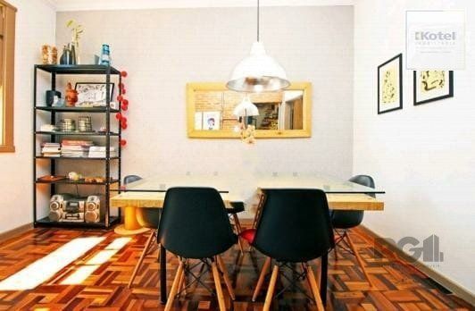 Apartamento Reformado com 3 Dormitórios e 3 Vagas no Petrópolis — foto 5