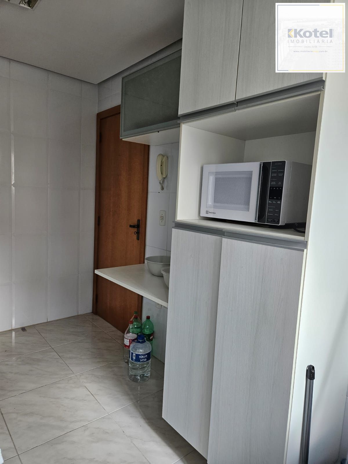 Apartamento com 02 quartos, 02 banheiros e  01 vaga no Bairro Vila Ipiranga — foto 4