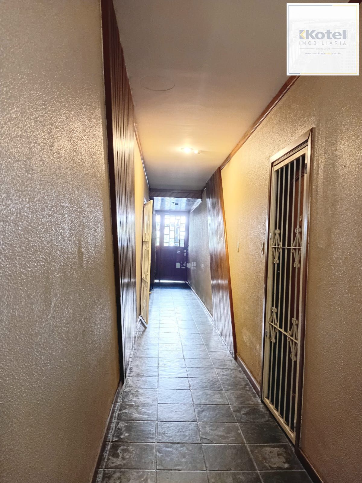 Apartamento 3 dormitórios, frente, sacada no bairro Santana - Porto Alegre - RS — foto 2