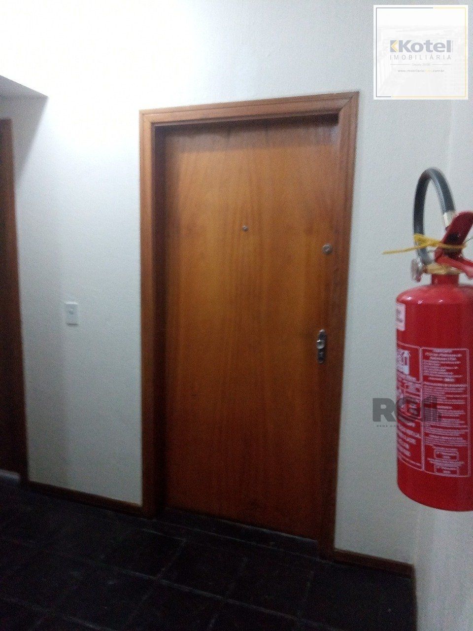 SALA COMERCIAL DESOCUPADA, NO BAIRRO CENTRO HISTÓRICO, EM PORTO ALEGRE, RS — foto 4