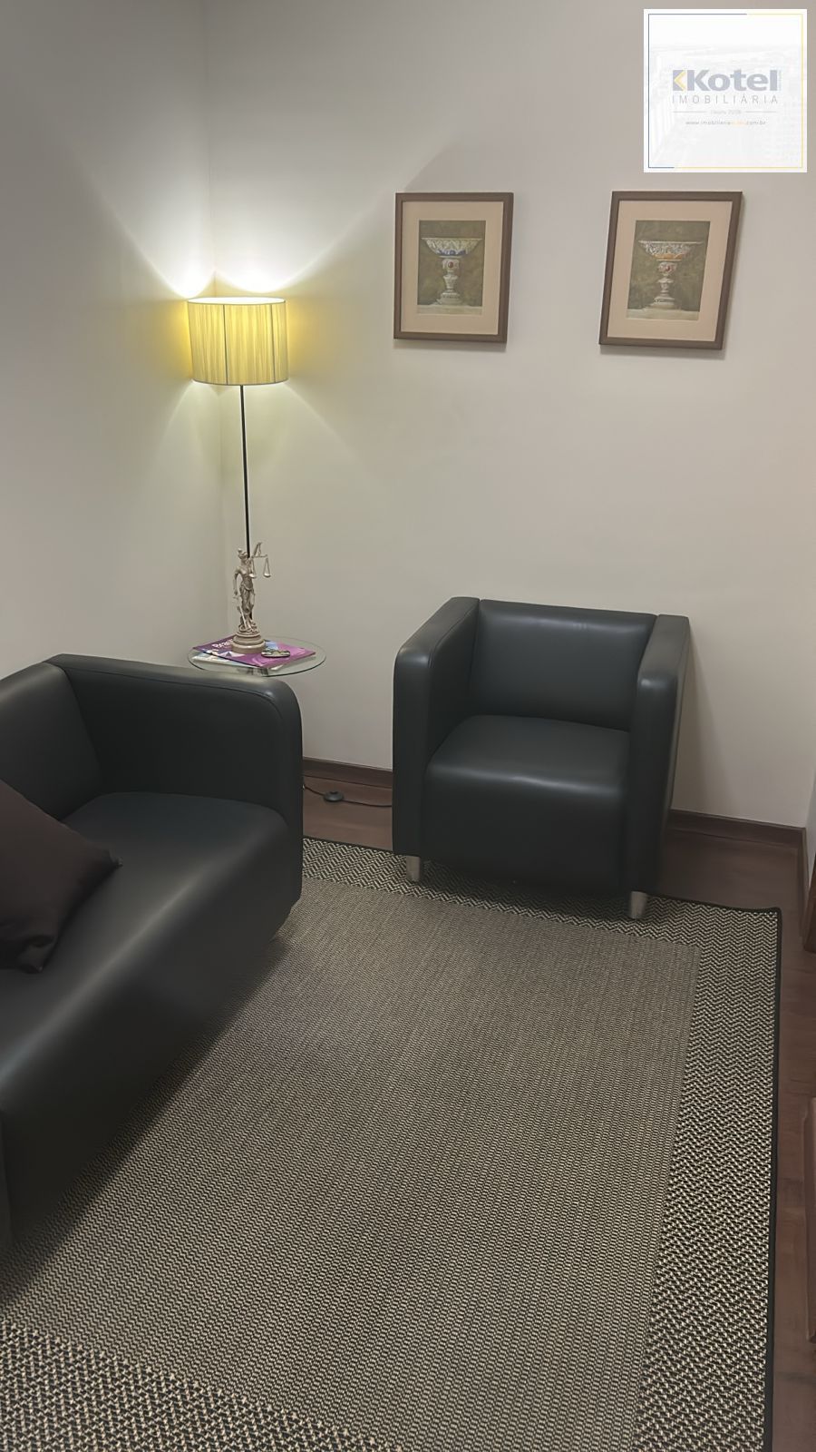 Sala com vaga coberta no bairro Petrópolis em Porto Alegre RS