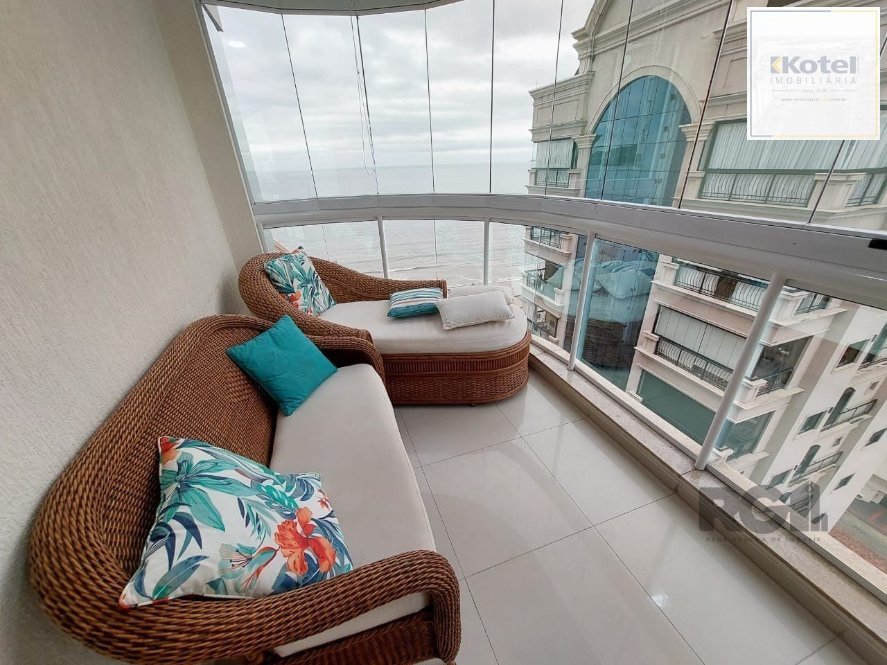 APARTAMENTO 3 SUITES - ANDAR ALTO - VISTA PARA O MAR - MEIA PRAIA - ITAPEMA - SC — foto 2