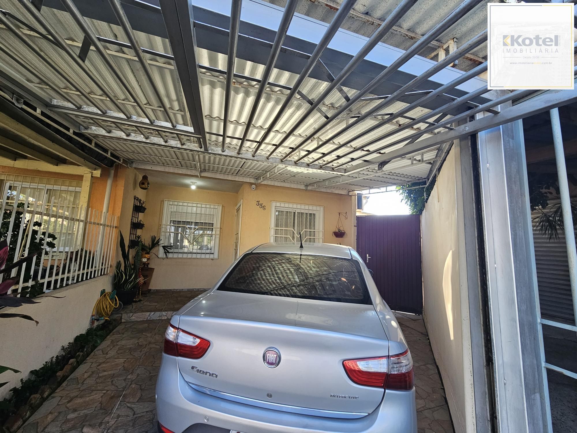 Oportunidade Única! Casa Residencial com 2 Quartos, 2 Banheiros e 2 Vagas de Garagem em Cachoeirinha, Rio Grande do Sul**