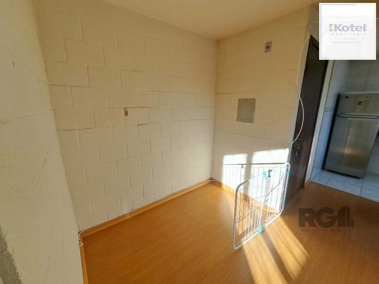 Apartamento semimobiliado de 2 dormitórios no bairro Vila Nova