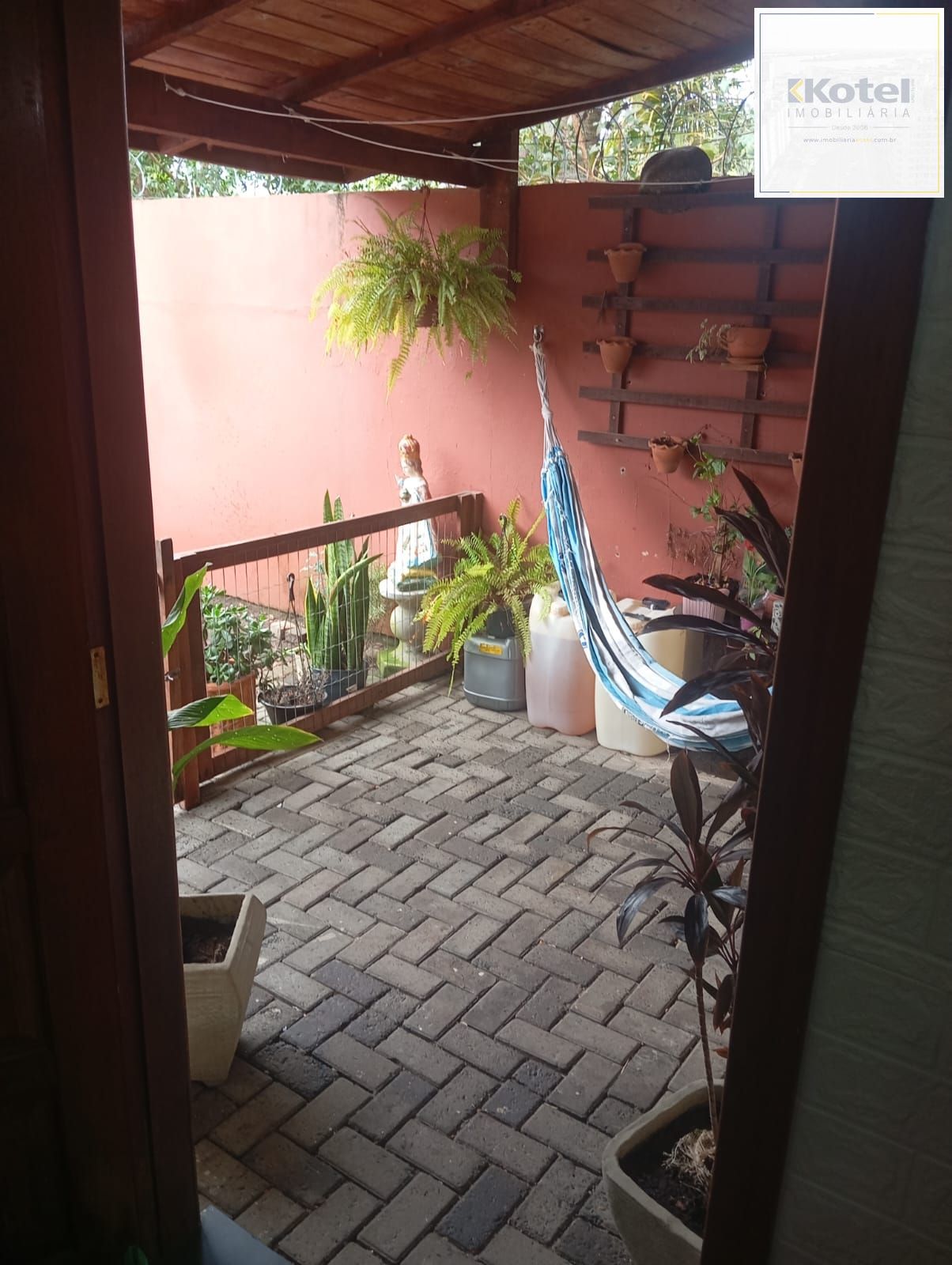 Casa 2 dormitórios com vaga de garagem, bairro Ponta Grossa, Porto Alegre