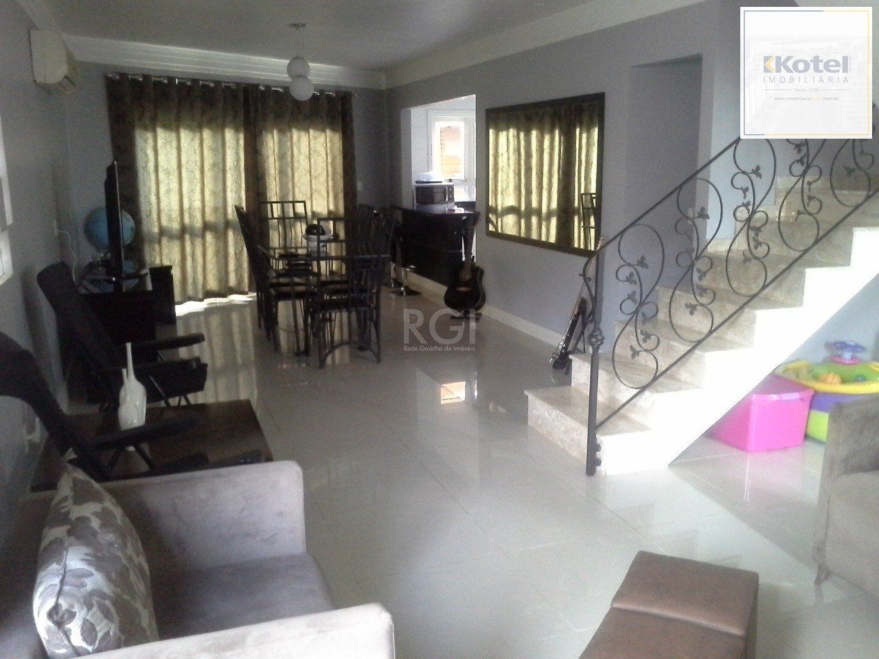 Casa para Venda - 272m², 3 dormitórios, sendo 1 suítes, 2 vagas - Hípica — foto 2