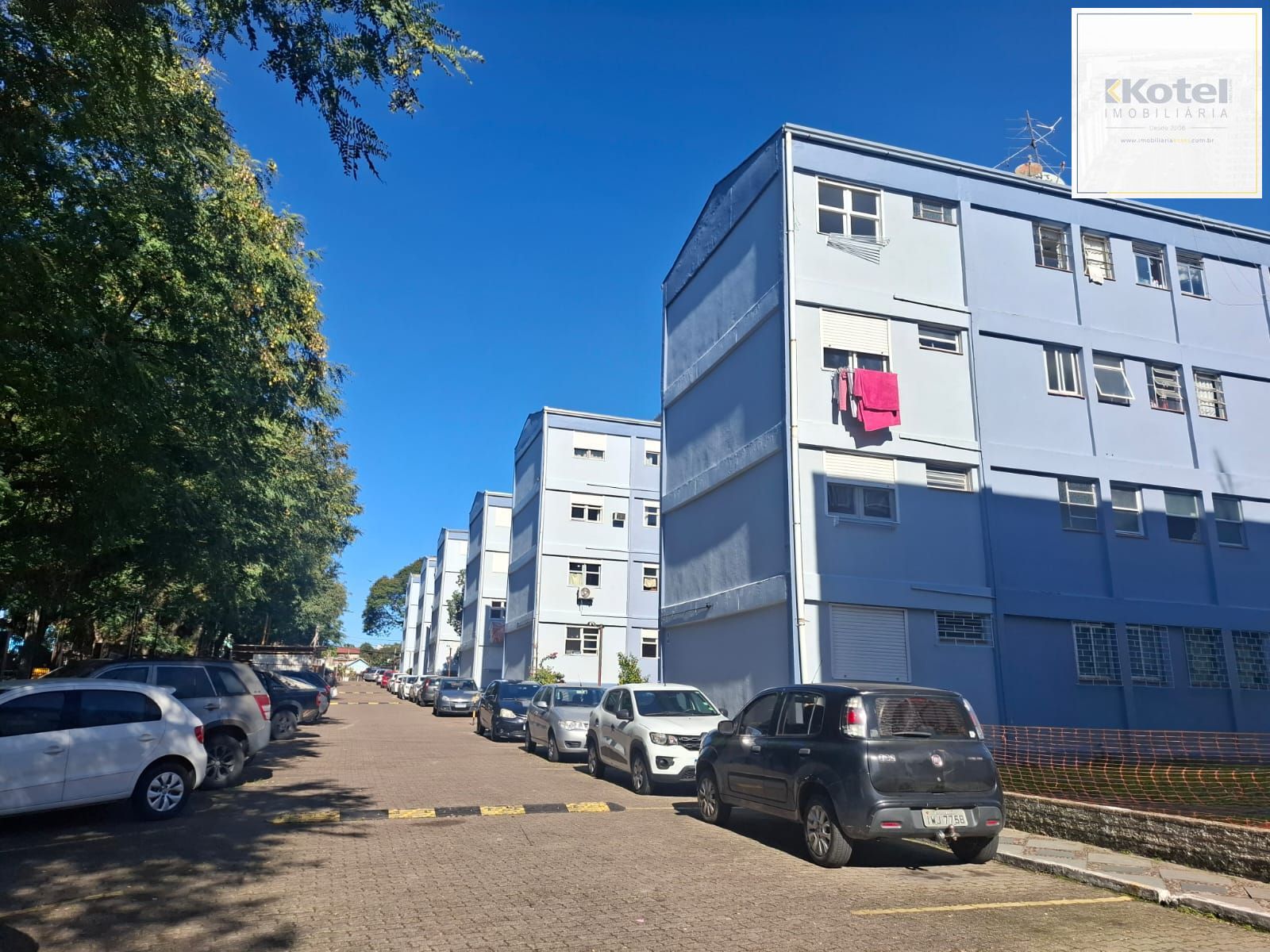 Apartamento de 02 dormitórios no Bairro Camaquã em Porto Alegre- RS