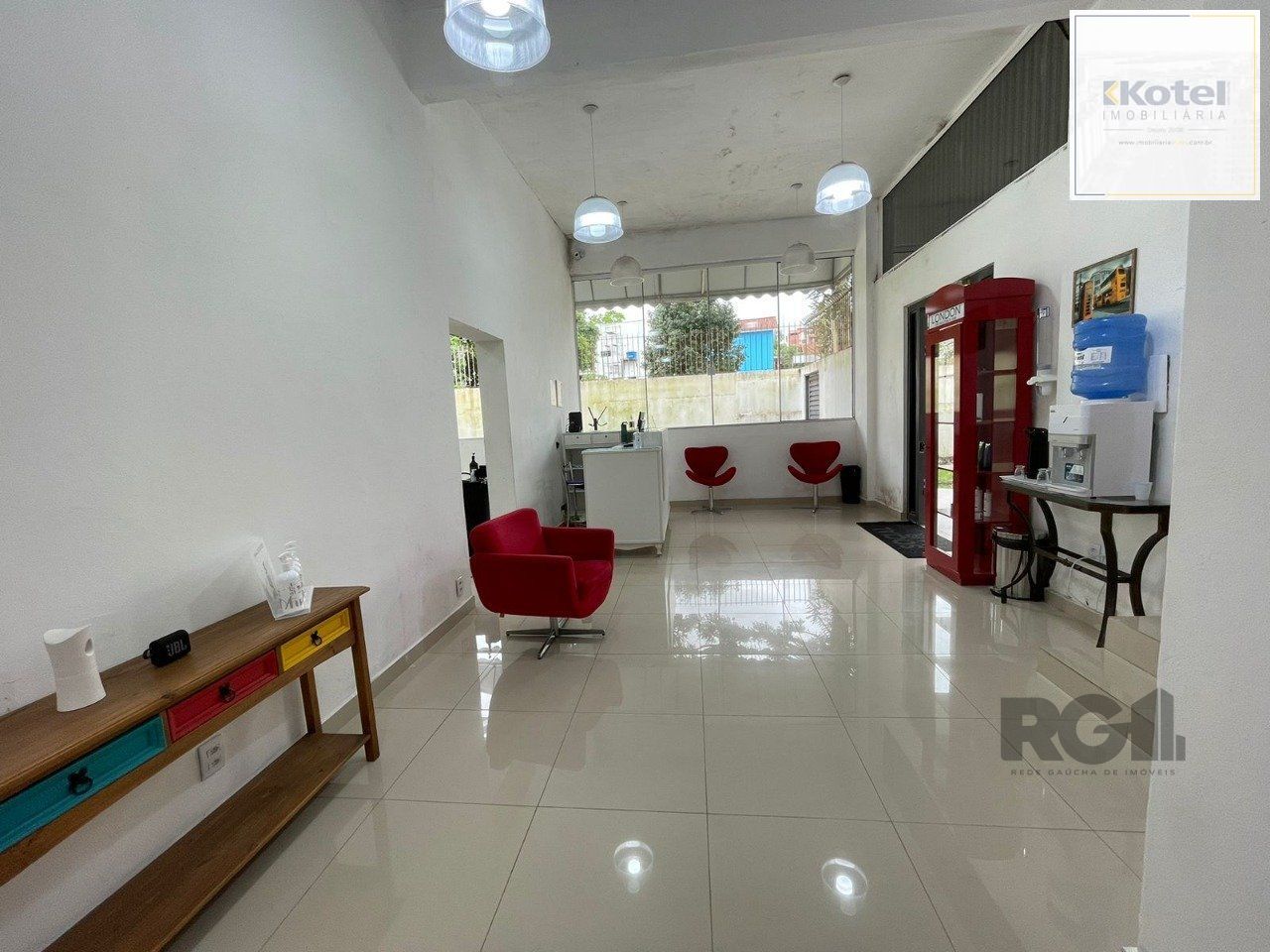 Prédio comercial 225m², com 5 lojas individuais, pé direito alto Vila Conceição.