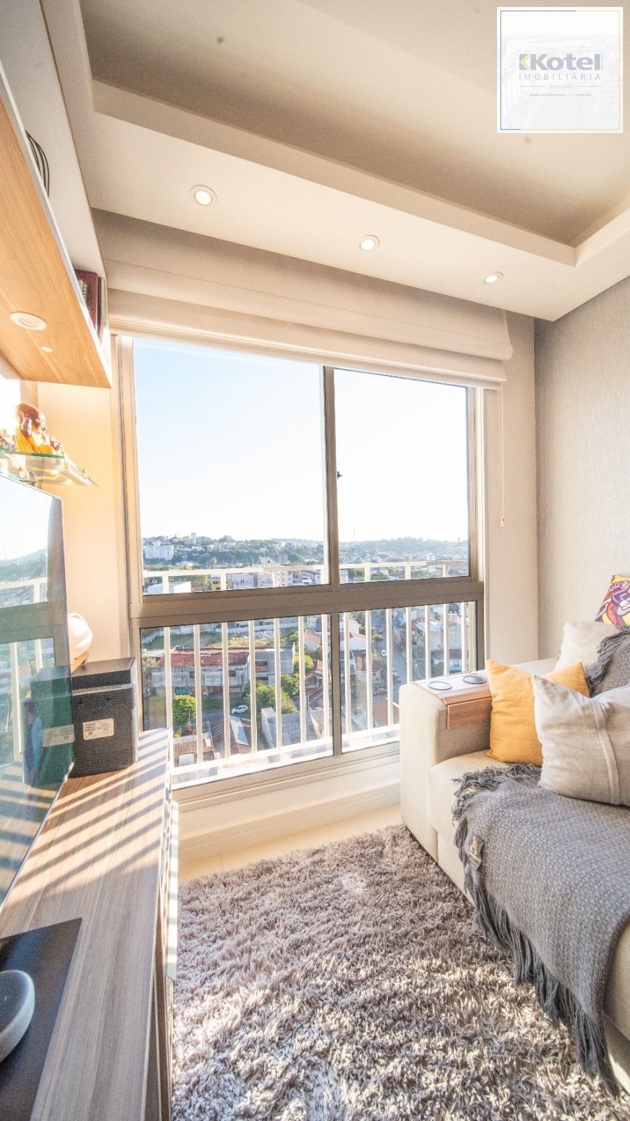 Apartamento 2 dormitórios com suíte, vaga coberta, bairro Glória, Porto Alegre