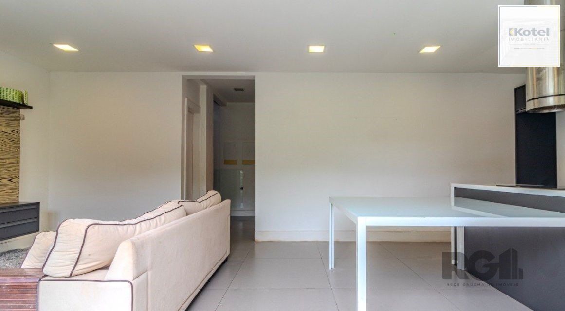 Casa em Condomínio com 04 Quartos - 4 vagas, 200,36 m² de área privativa - LOMBA DO PINHEIRO — foto 3