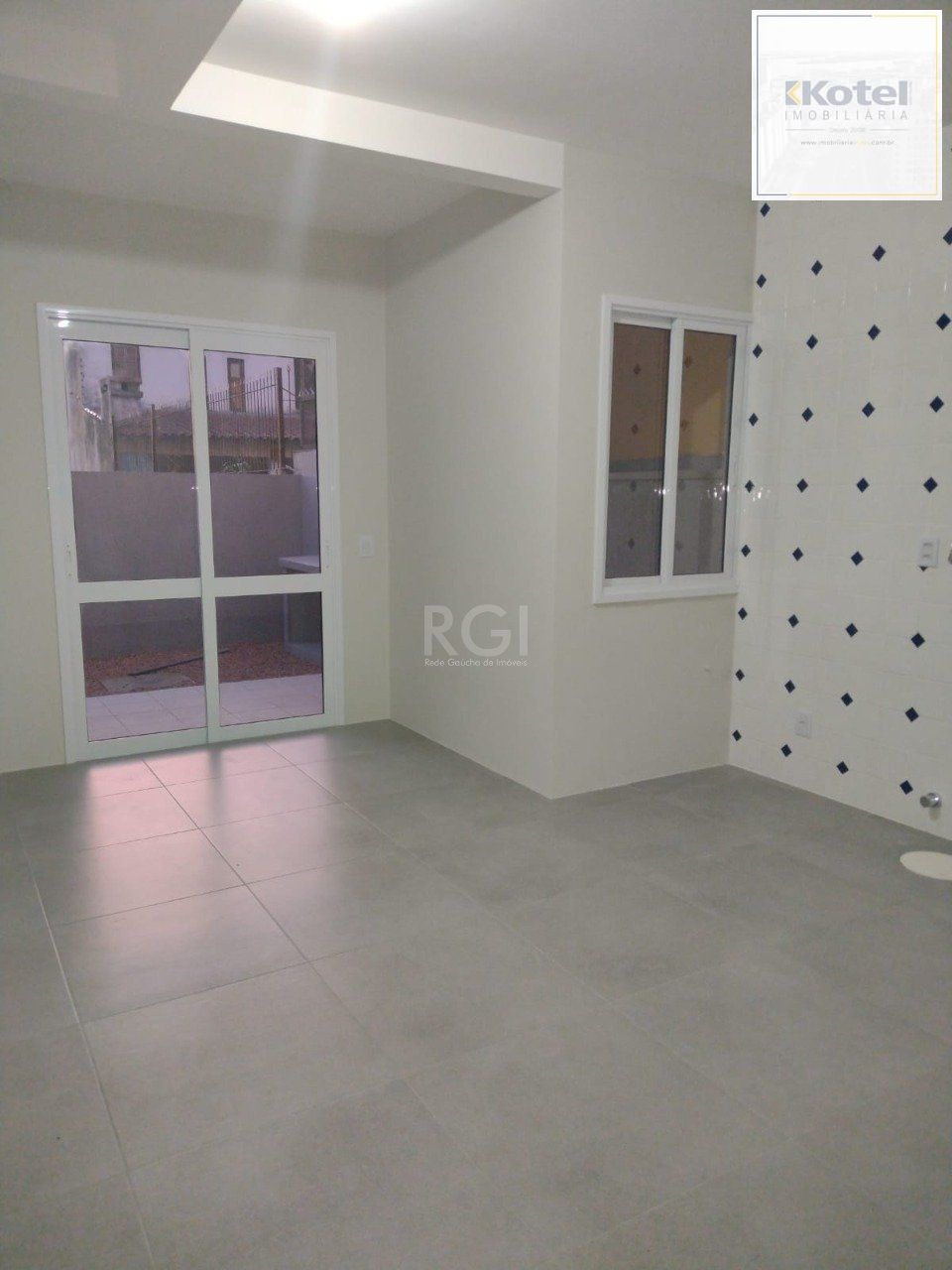 Casa para Venda - 122.96m², 3 dormitórios, sendo 1 suites, 2 vagas - Guarujá — foto 3