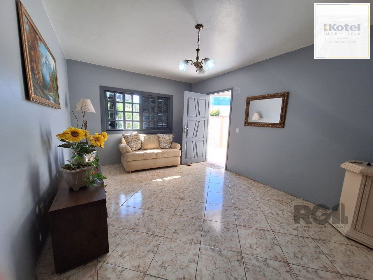 Casa com 3 dormitórios, suíte, lareira, Jardim Algarve em Alvorada - RS.