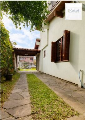 Casa 4 domitorios sendo uma suite com 6 vagas em 195m2 no bairro Guaruja. — foto 2