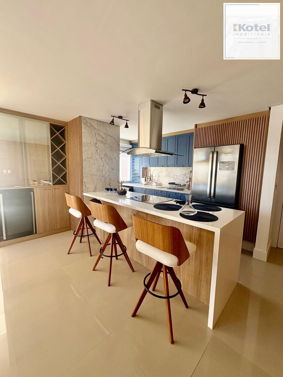 Apartamento à venda no Bairro Tristeza – Mobiliado. Lindo apartamento de 3 dormitórios, transformado em 2 dormitorios, sendo 1 suíte, com excelente distribuição dos ambientes. — foto 4