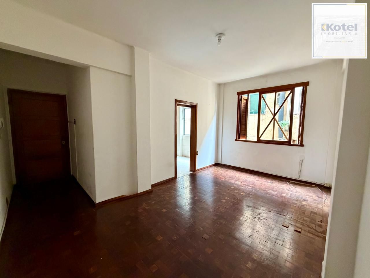 Apartamento 2 dormitórios sacada com 90m2 no centro histórico.