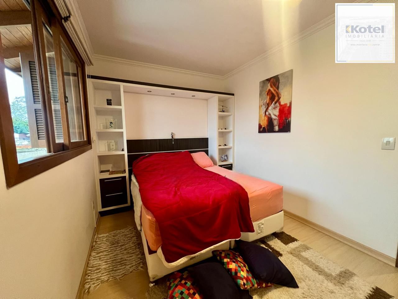 Casa em condomínio 2 dormitórios sem um com closet, vaga coberta, no bairro Cel. Aparicio Borges.