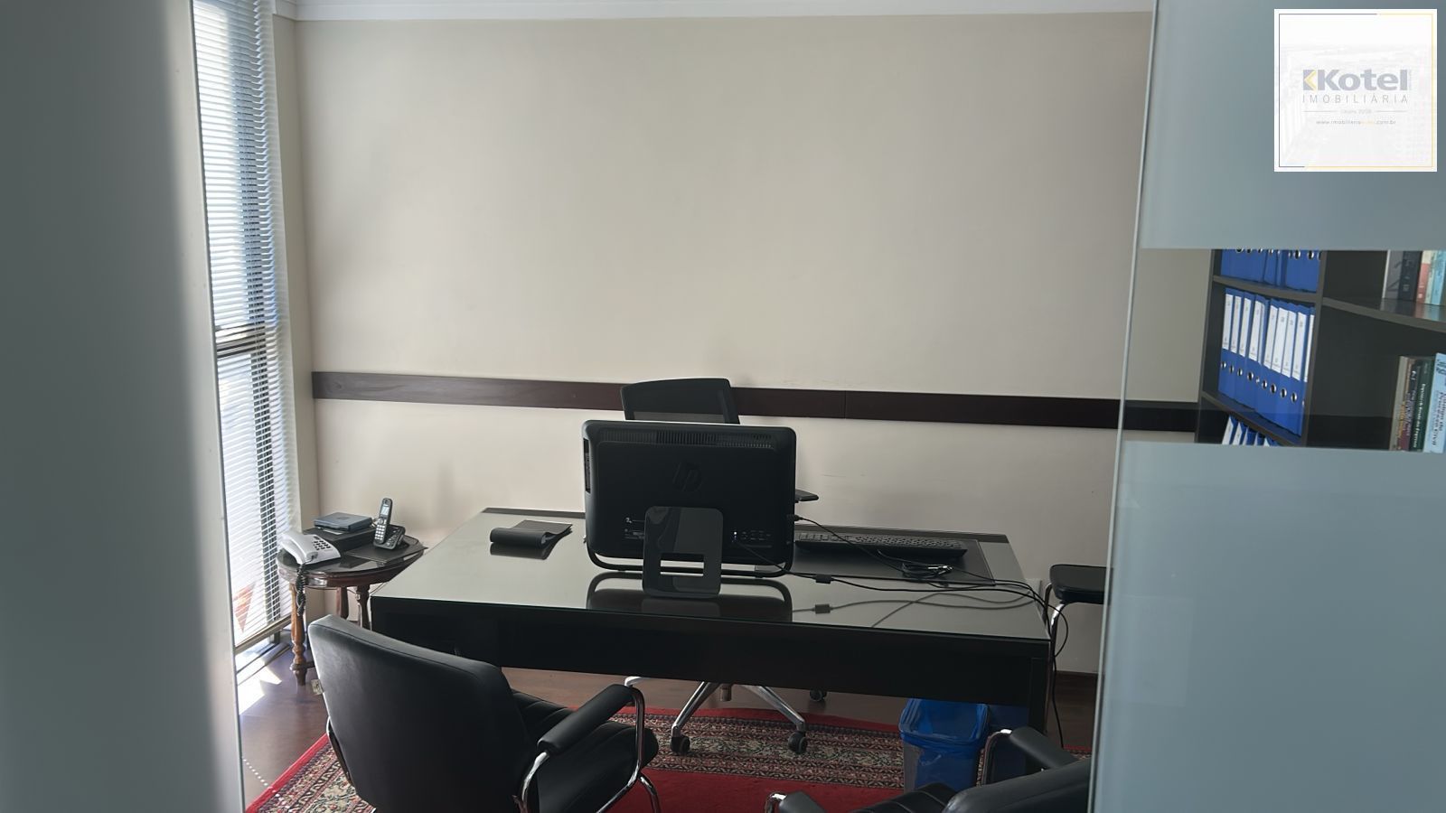 Sala Comercial com vaga coberta no bairro Petrópolis em Porto Alegre Rs
