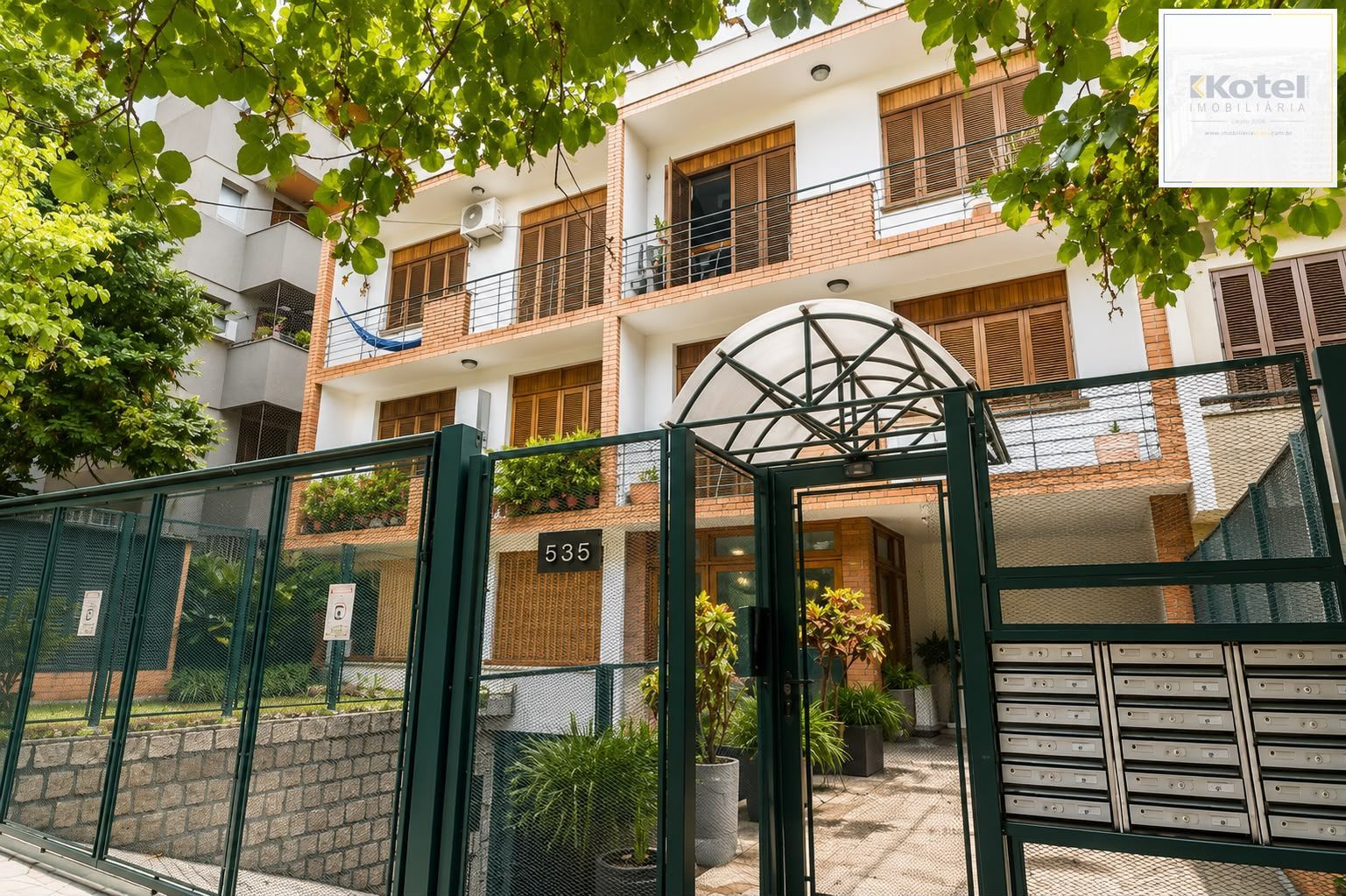 Apartamento, 2 dormitórios, area de serviço, bairro Petropolis, Porto Alegre/RS