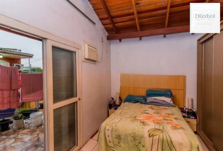 Casa de 3 dormitórios , com suíte , banheiro social , 2 apartamentos de 1 dormitório nos fundos ,vaga para 3 carros ! — foto 5