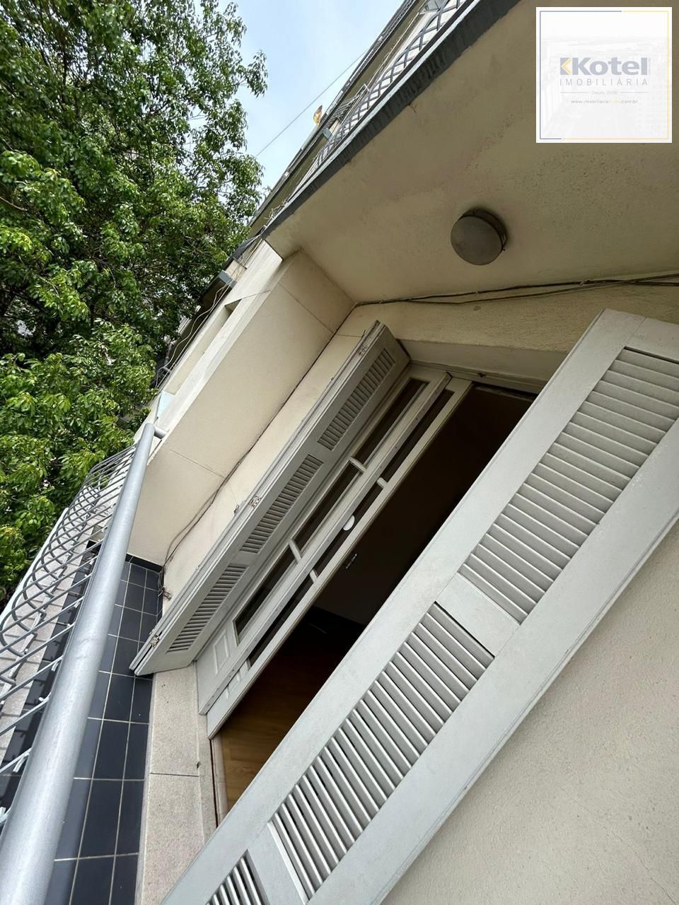Apartamento com 03 quartos e 02 banheiros no Centro Histórico de Porto Alegre