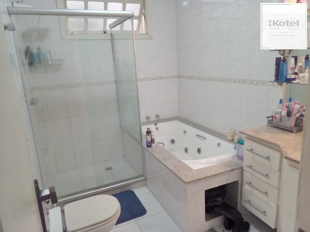 Casa sobrado  Comercial e Residencial de 4 dormitórios e 6 banheiros e 5 vagas de garagem — foto 2