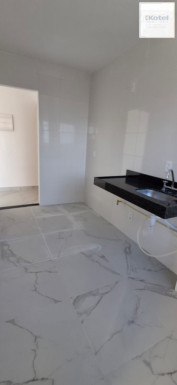 Apartamento nunca habitado , de 2 dormitórios , suíte , sacada com churrasqueira , 1 vaga de garagem descoberta !