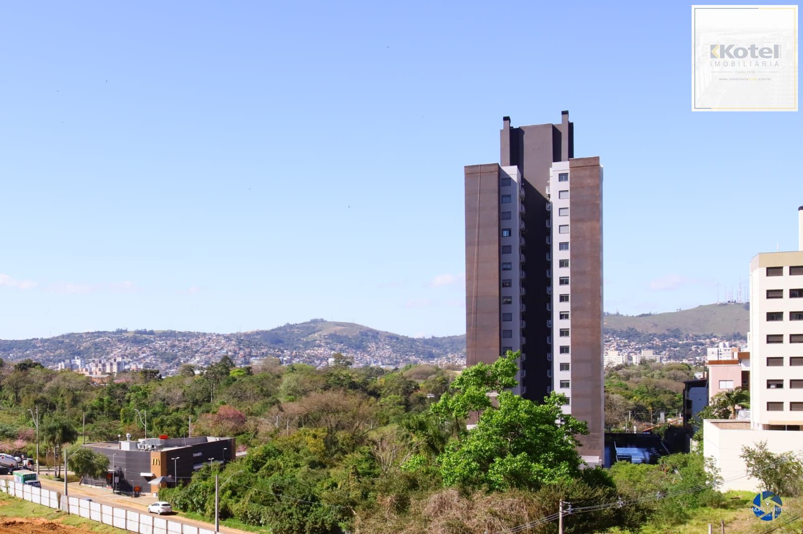 Apartamento de 02 quartos, , 01 vaga, 01 suítes, Área de serviço em Porto Alegre/RS — foto 4