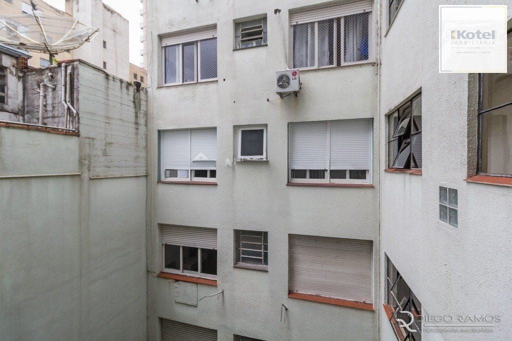 Apartamento de 02 quartos, sendo 01 com Ar condicionado, no bairro  Centro Histórico em Porto Alegre/RS.