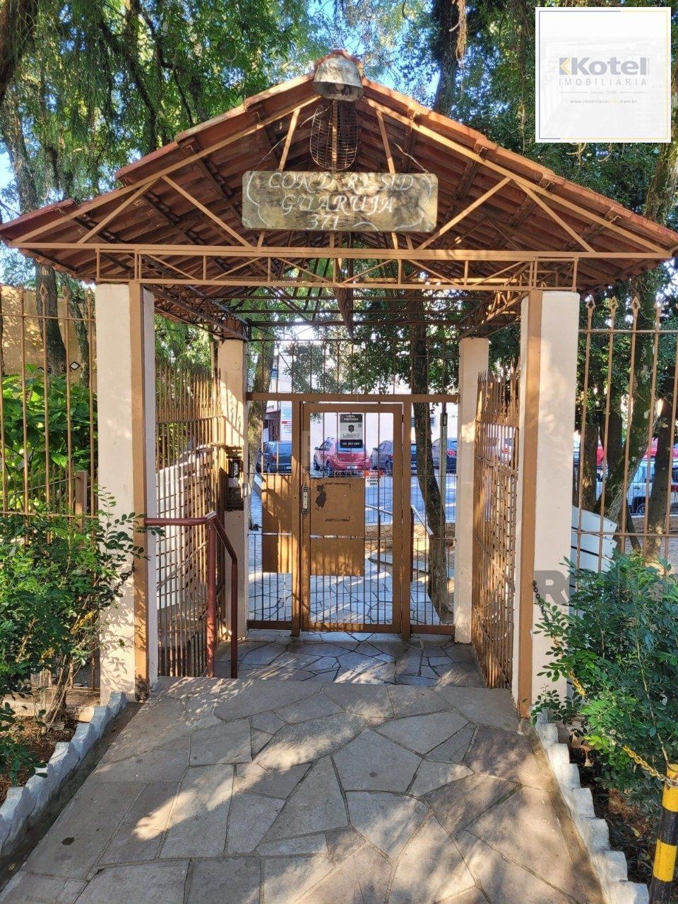 Sobrado para Venda - 36m², 2 dormitórios, 1 vaga - Guarujá, Porto Alegre — foto 2